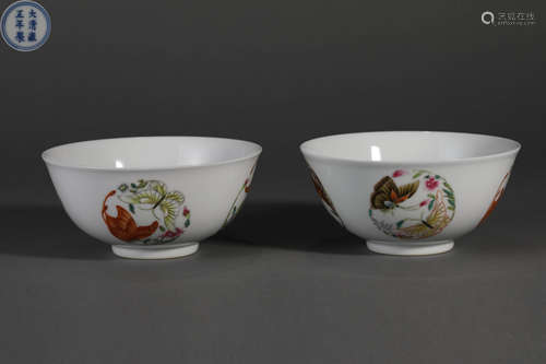 PAIR OF FAMILLE ROSE BUTTERFLY BOWLS