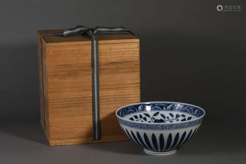 BLUE AND WHITE FRUITS BOWL       The bowl raised on a small ...