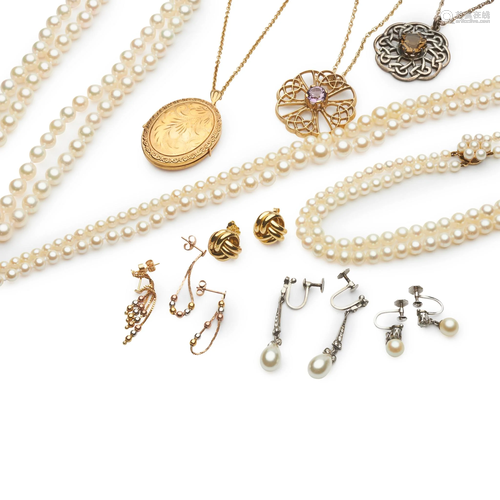 A collection of jewellery