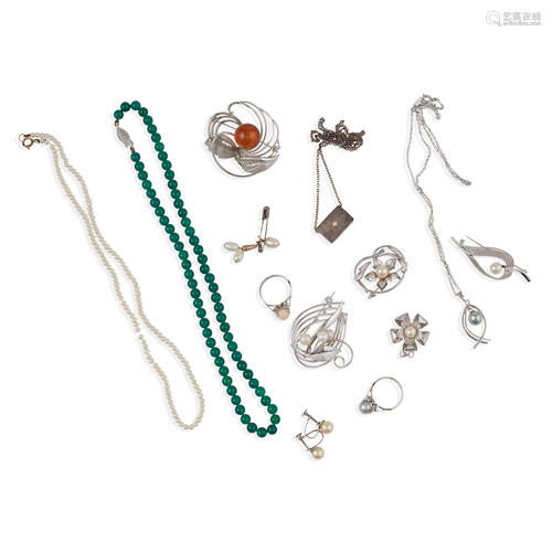 A collection of cultured pearl jewellery