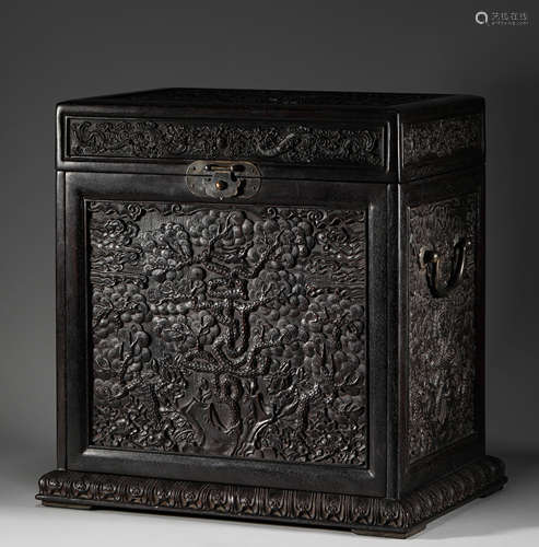 Red sandalwood box in Qing Dynasty