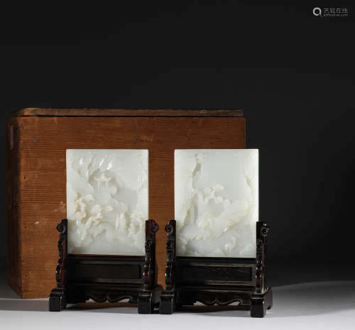 In the Qing Dynasty, Hotan jade inserted a pair of screens