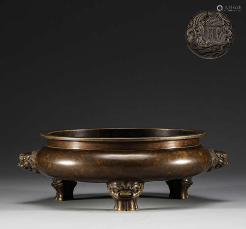 In the Qing Dynasty, the bronze two ear three foot stove