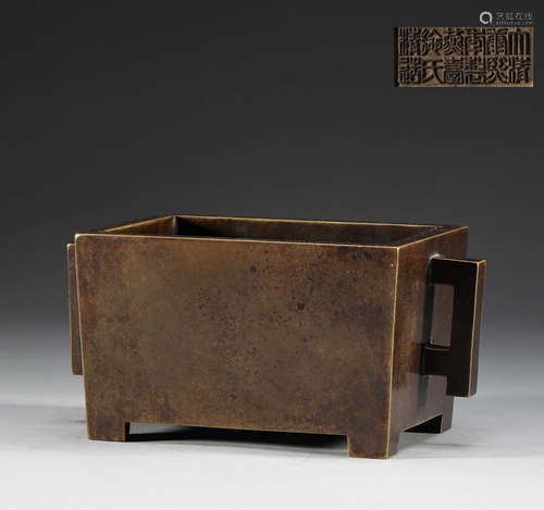 In the Qing Dynasty, copper double ear square furnace