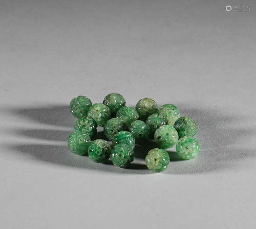 In the Qing Dynasty, there were 18 jadeite beads