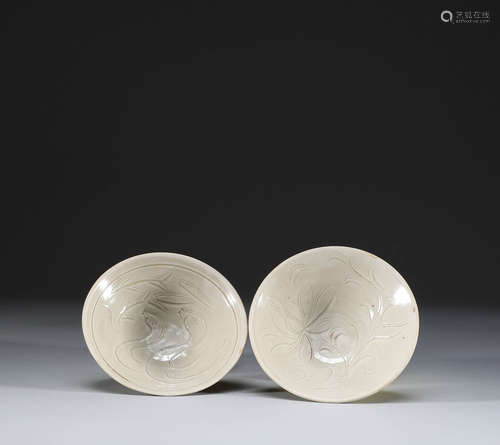 In the Song Dynasty, there was a pair of flower picking plat...