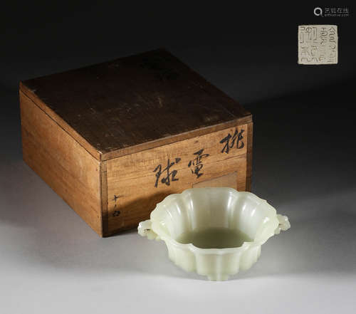 In the Qing Dynasty, Hotan jade brush washing