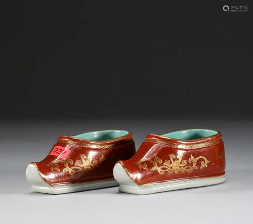 A pair of pink spring palace shoes in the Qing Dynasty