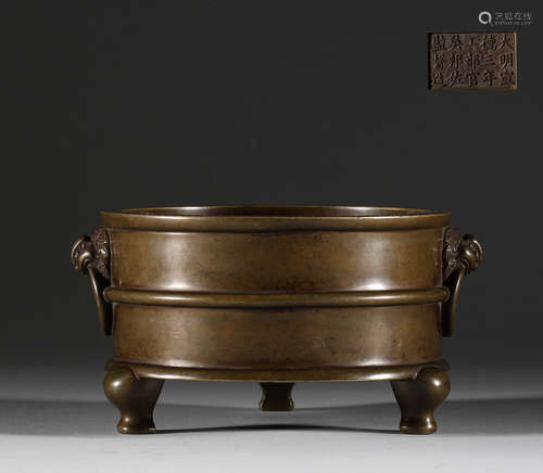 In the Ming Dynasty, the bronze tripod censer