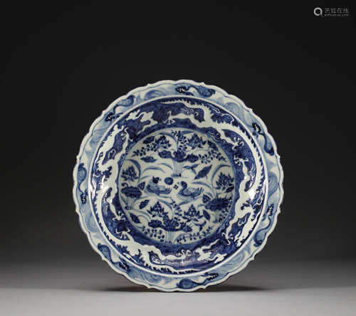 In the Ming Dynasty, blue and white dragon patterns were lef...