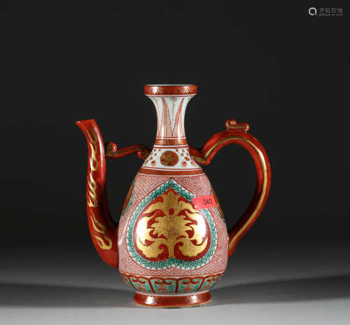 Red and green teapots in the Qing Dynasty