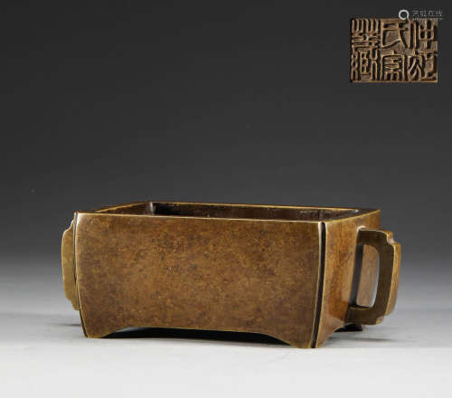 In the Ming Dynasty, there was a copper double ear square fu...