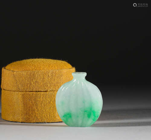 Jade snuff bottle in Qing Dynasty