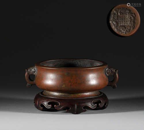 In the Ming Dynasty, the bronze double ear stove
