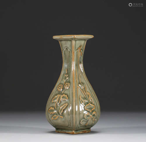 Song Dynasty, Longquan kiln vase