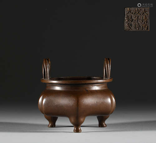 In the Qing Dynasty, the bronze tripod censer