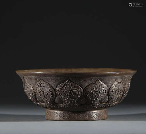 In the Tang Dynasty, a pure silver bowl with petal pattern