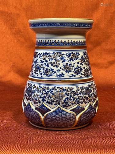 Chinese Porcelain Vase with Lotus and Dragon DÃ©cor