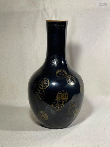 Chinese Mirror Black Porcelain Vase with Gilt