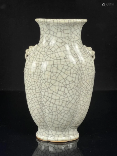 Chinese Lobbedd Crackle Glazed Porceain Vase