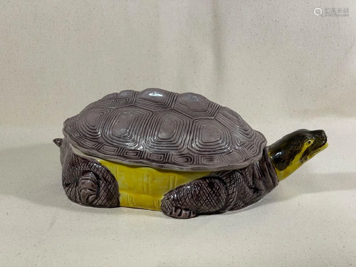 Chinese Sancai Porcelain Turtle Box