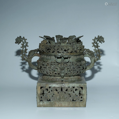 A Chinese Bronze Container