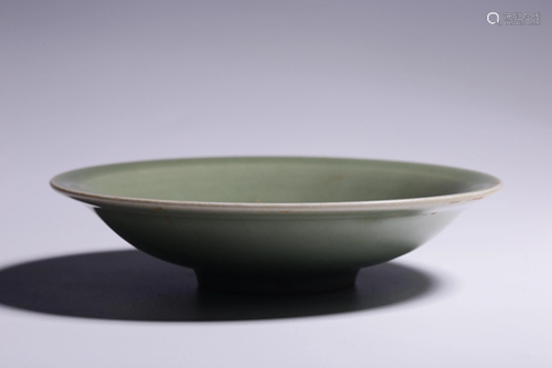 A Chinese Longquan-Ware Glazed Porcelain Plate