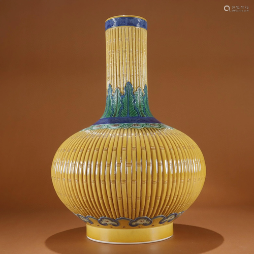 A Chinese Porcelain Vase