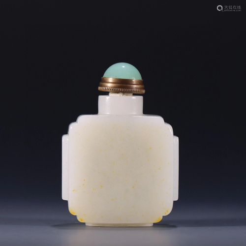 A Chinese Carved Jade Snuff Bottle