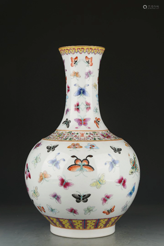 A Chinese Famille-Rose Porcelain Vase