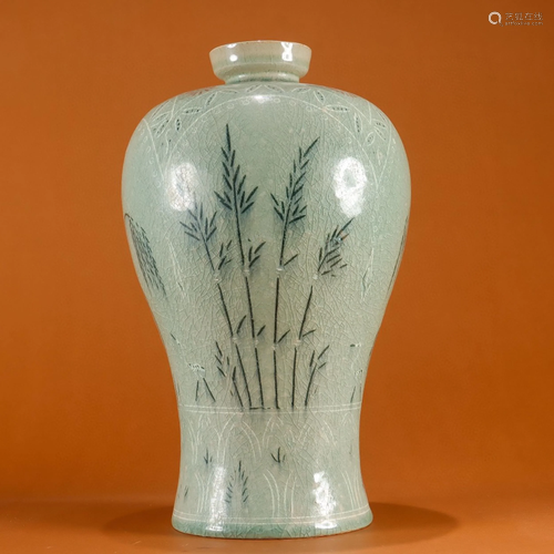 A Chinese Porcelain Vase