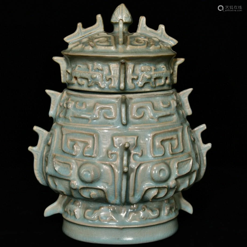 A Chinese Ru-Ware Glazed Porcelain Container