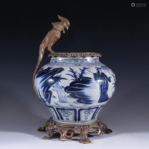 A Chinese Blue and White Porcelain Vase