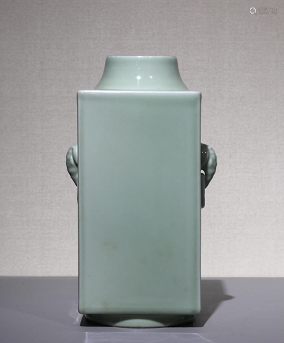 A Chinese Porcelain Vase