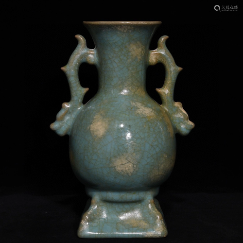 A Chinese Ru-Ware Glazed Porcelain Vase