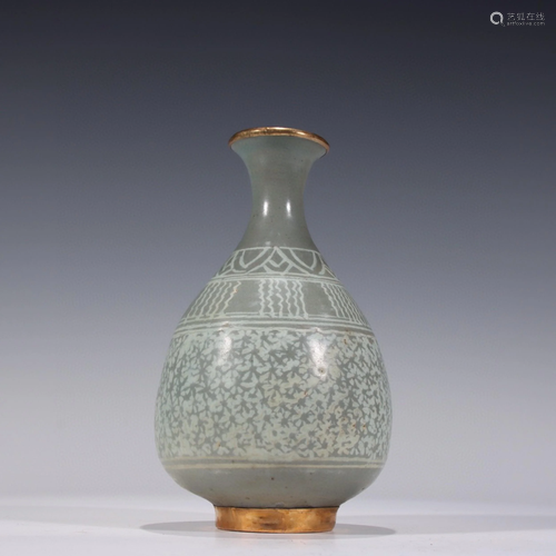 A Chinese Porcelain Vase