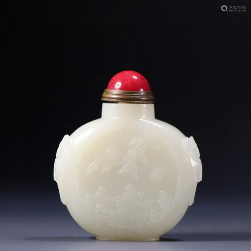 A Chinese Carved Jade Snuff Bottle