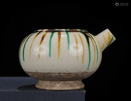 A Chinese San-Cai Glazed Porcelain Container