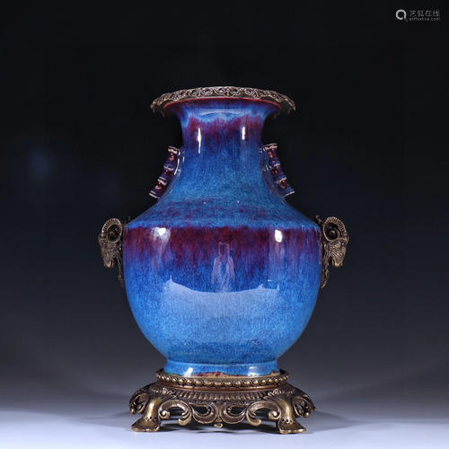 A Chinese Flambe Glazed Porcelain Vase