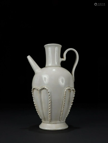 A Chinese Ding-Ware Glazed Porcelain Pot