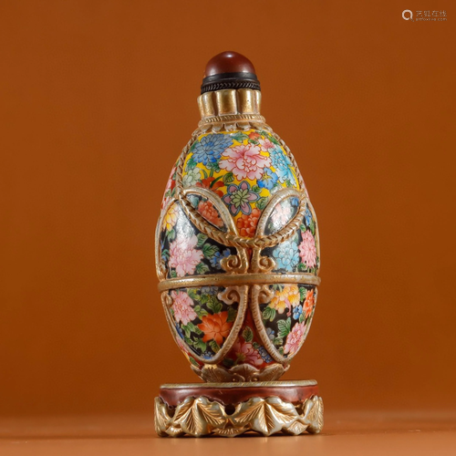 A Chinese Peking Glass Snuff Bottle