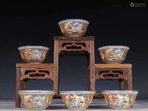 A Set of Chinese Peking Glass Bowls