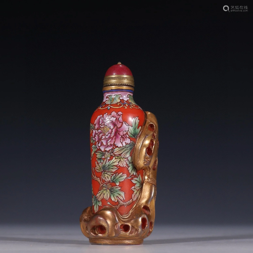 A Chinese Peking Glass Snuff Bottle