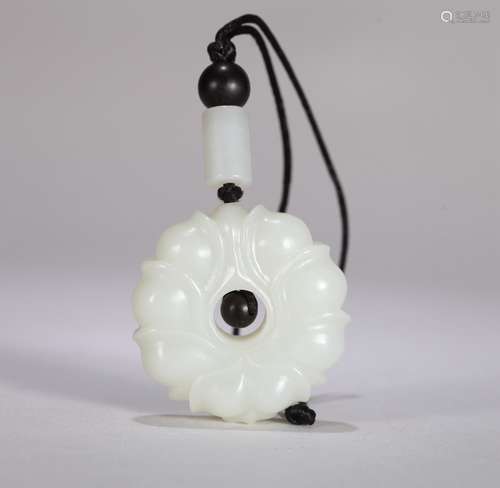 A Chinese Carved Jade Pendant