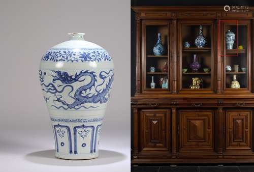 A Chinese Blue and White Porcelain Vase