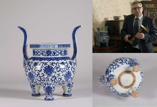 A Chinese Blue and White Porcelain Incense Burner