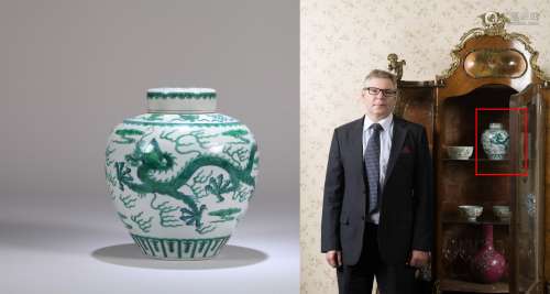  A Chinese Dou-Cai Glazed Porcelain Jar