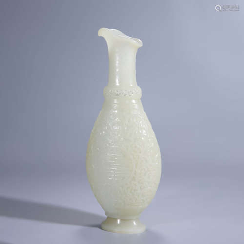 WHITE JADE INTERLOCKING LOTUS VASE