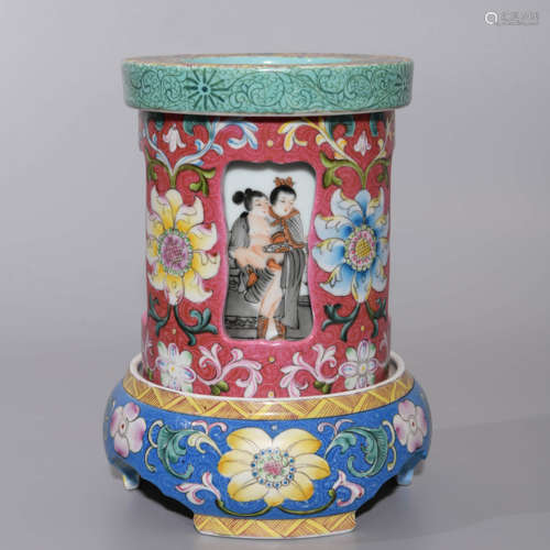 FAMILLE ROSE ENVOLVING BRUSH POT