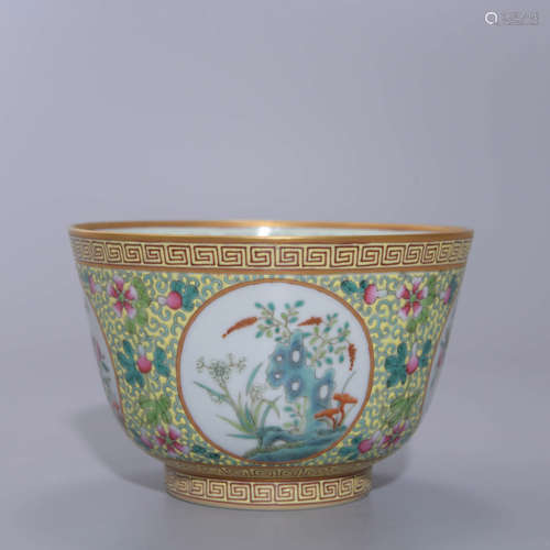 GILT DECORATED FAMILLE ROSE FLOWER CUP